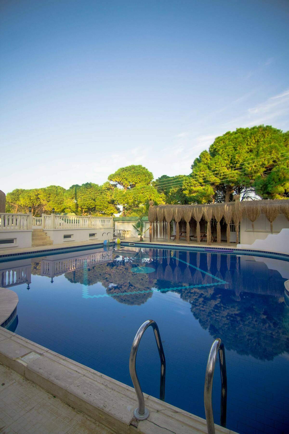 The Pine Bay Club 호텔 키레니아 외부 사진