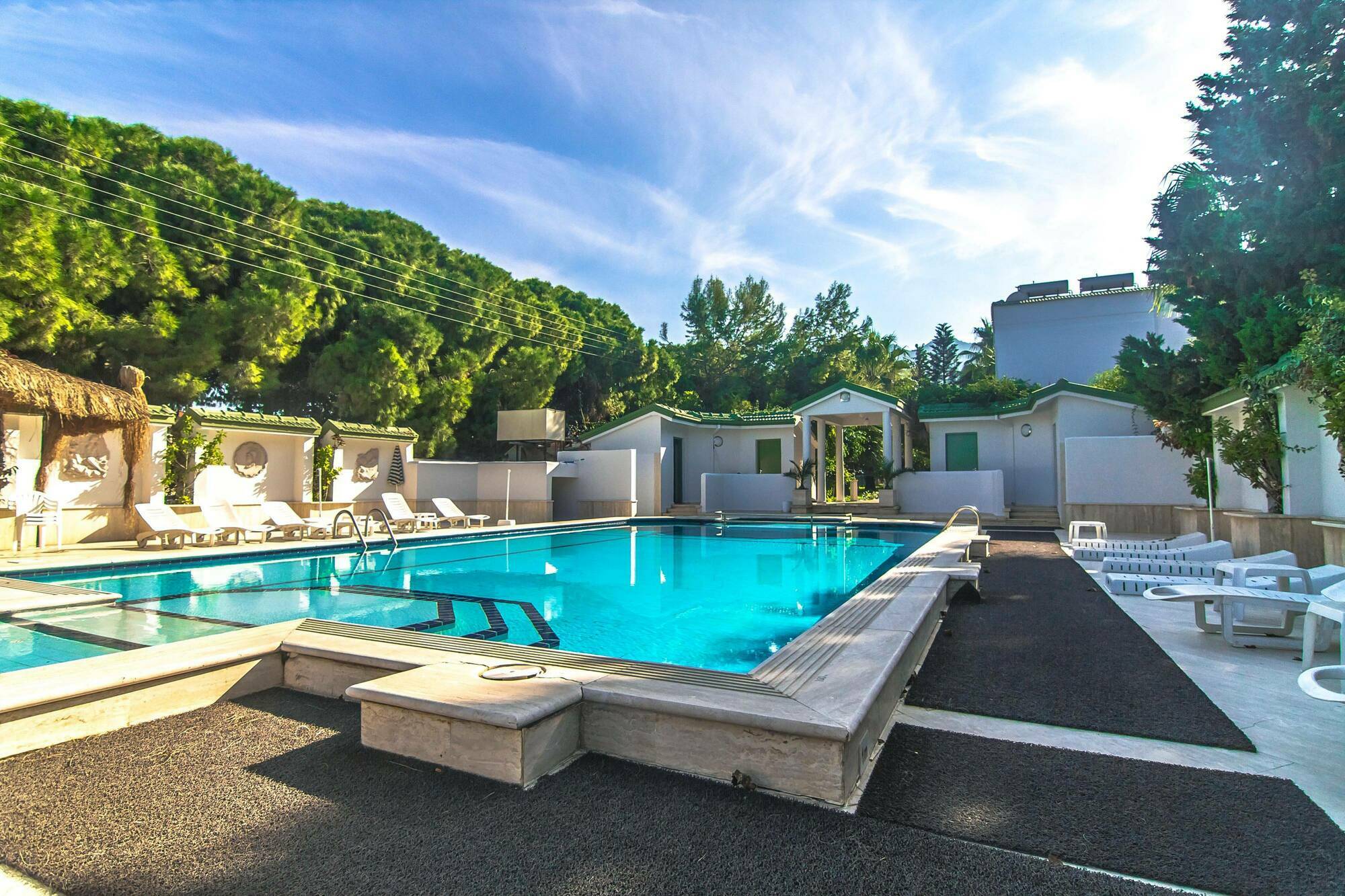 The Pine Bay Club 호텔 키레니아 외부 사진